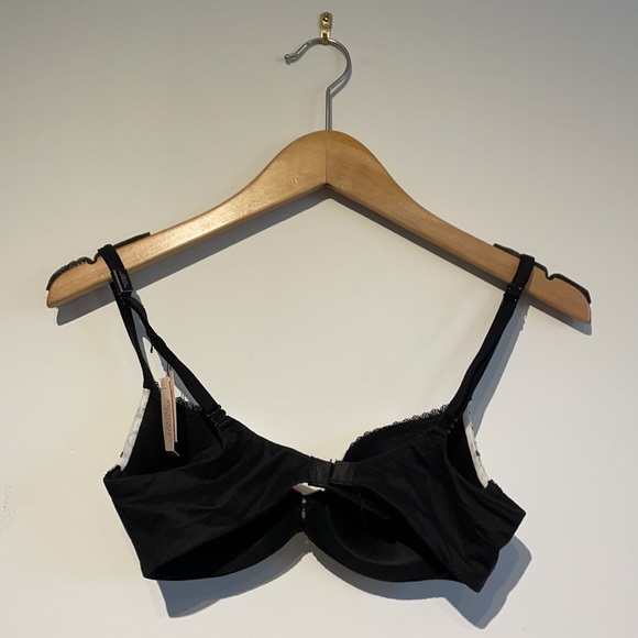 Victoria Secret Bra 32C - Picture 2 of 3